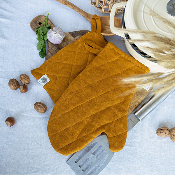 Crafted with care, these amber yellow linen oven mitten sets are the perfect companions for your culinary adventures.