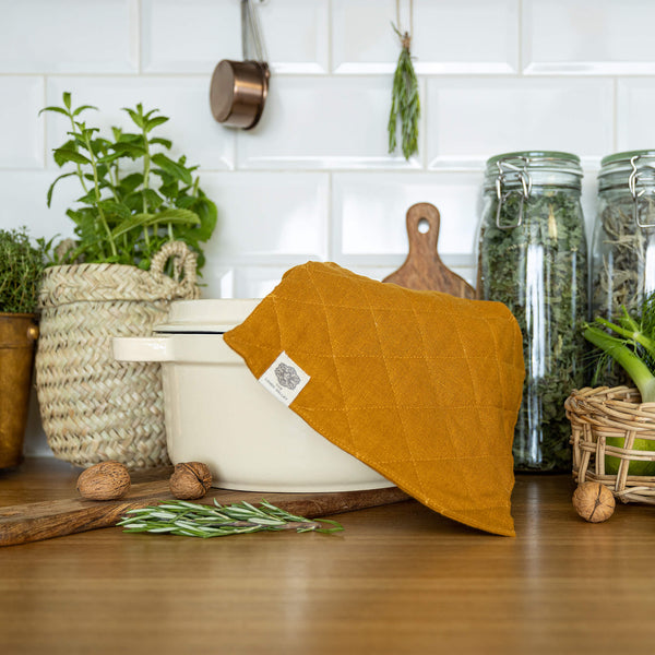 The linen pot holder come in a variety of pastel and rich colours, which are a perfect match for our other home textiles.