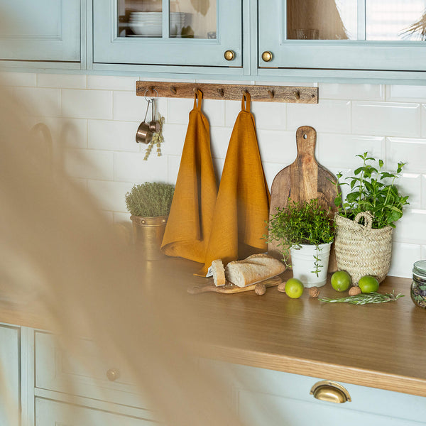 The amber yellow tea towels made of natural linen are durable, making them the ideal companions for your daily culinary adventures. Carefully and precisely crafted, our linen tea towels are not only practical but also add colour and sophistication to your kitchen.