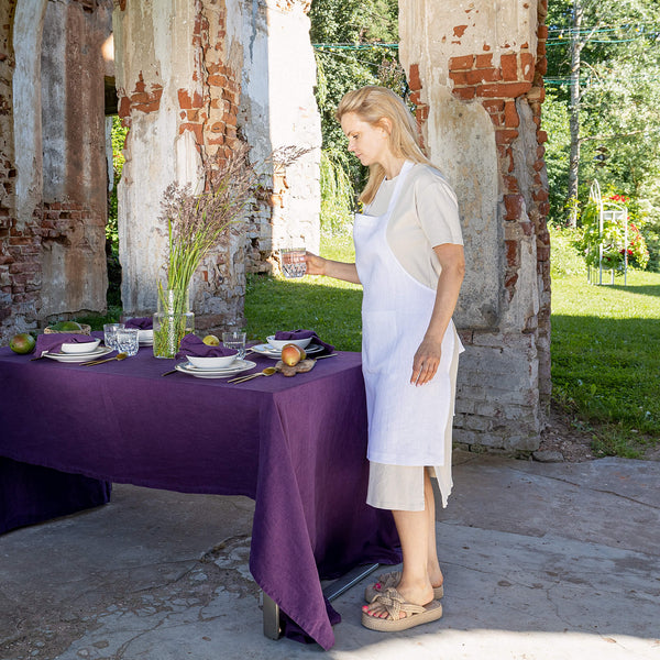 Whether you're a seasoned chef or an aspiring home cook, our linen aprons are sure to elevate your culinary experience.