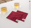 With our burgundy red linen placemat sets, you'll not only give your table or your daily tea time a distinctive charm, but also protect your table from bitterness and possible damage.