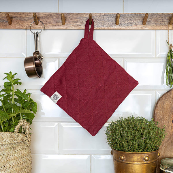 The linen pot holder come in a variety of pastel and rich colours, which are a perfect match for our other home textiles.