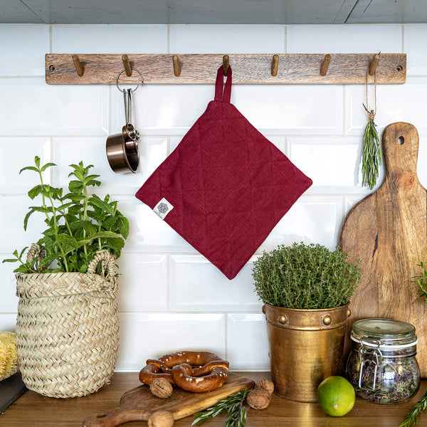 The linen pot holder come in a variety of pastel and rich colours, which are a perfect match for our other home textiles.