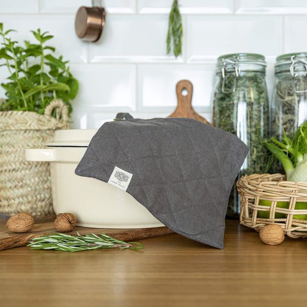 The linen pot holder come in a variety of pastel and rich colours, which are a perfect match for our other home textiles.