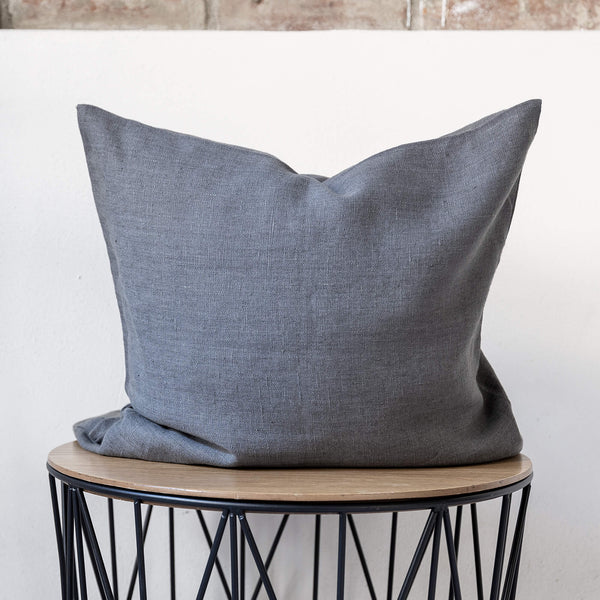 Charcoal grey pillows would fit interiors from minimalist to classic, from Scandinavian to country style. Mix and match the colours of the pillow shams and create a unique atmosphere at home.