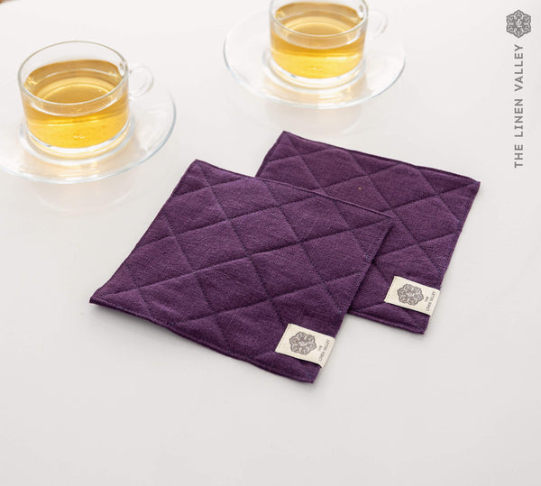 With our deep purple linen placemat sets, you'll not only give your table or your daily tea time a distinctive charm, but also protect your table from bitterness and possible damage.