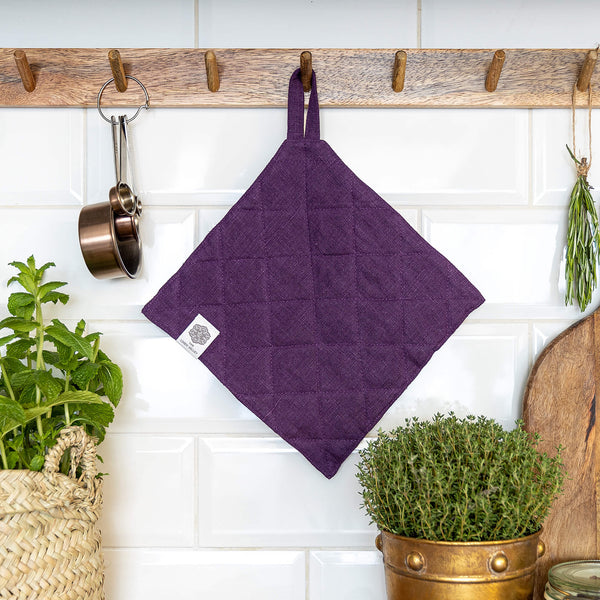 The linen pot holder come in a variety of pastel and rich colours, which are a perfect match for our other home textiles.