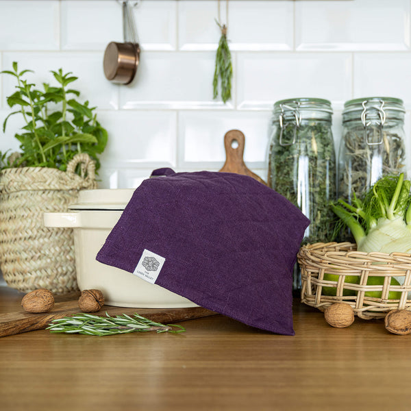 The linen pot holder come in a variety of pastel and rich colours, which are a perfect match for our other home textiles.