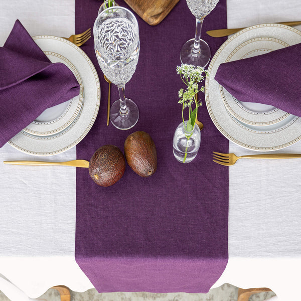 Give your table a touch of distinction and decoration with our deep purple linen table runner. Use the table runner on its own or combine it with a linen tablecloth, placemats or napkins.