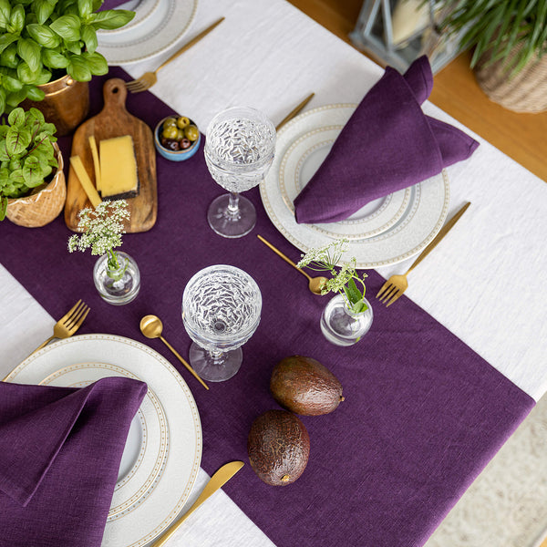 Give your table a touch of distinction and decoration with our deep purple linen table runner. Use the table runner on its own or combine it with a linen tablecloth, placemats or napkins.