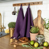 The deep purple tea towels made of natural linen are durable, making them the ideal companions for your daily culinary adventures. Carefully crafted, our linen tea towels are not only practical but also add colour and sophistication to your kitchen.