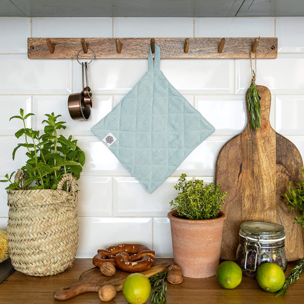 The linen pot holder come in a variety of pastel and rich colours, which are a perfect match for our other home textiles.