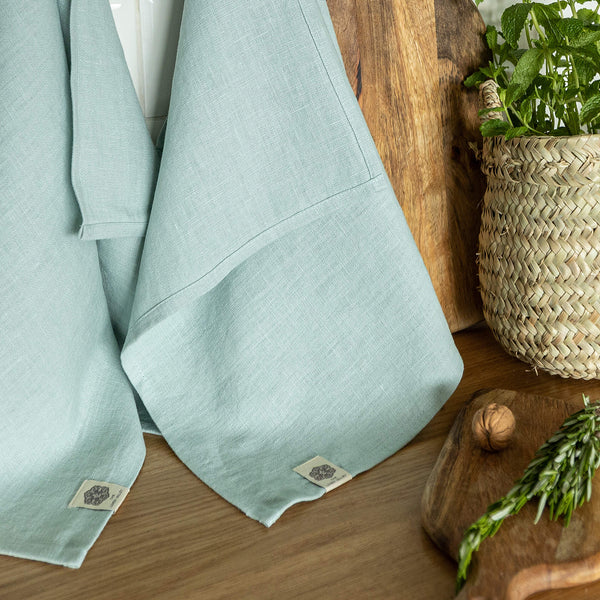 Duck Egg Blue tea towels made of natural linen are durable, making them the ideal companions for your daily culinary adventures. Carefully crafted, our linen tea towels are not only practical but also add colour and sophistication to your kitchen.