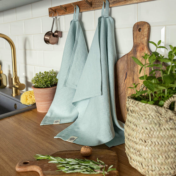Duck Egg Blue tea towels made of natural linen are durable, making them the ideal companions for your daily culinary adventures. Carefully crafted, our linen tea towels are not only practical but also add colour and sophistication to your kitchen.