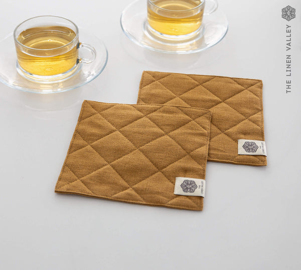 With our dusty mustard linen placemat sets, you'll not only give your table or your daily tea time a distinctive charm, but also protect your table from bitterness and possible damage.