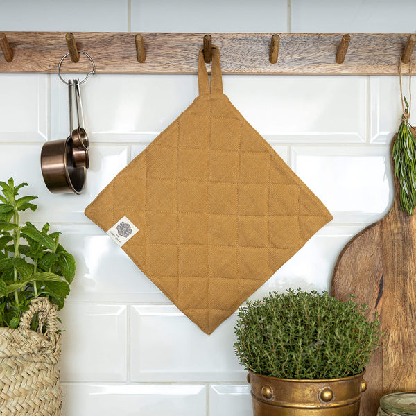 The linen pot holder come in a variety of pastel and rich colours, which are a perfect match for our other home textiles.