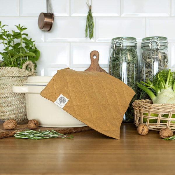 The linen pot holder come in a variety of pastel and rich colours, which are a perfect match for our other home textiles.