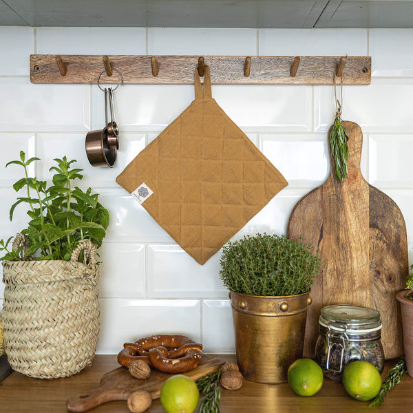 The linen pot holder come in a variety of pastel and rich colours, which are a perfect match for our other home textiles.