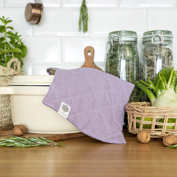 The linen pot holder come in a variety of pastel and rich colours, which are a perfect match for our other home textiles.