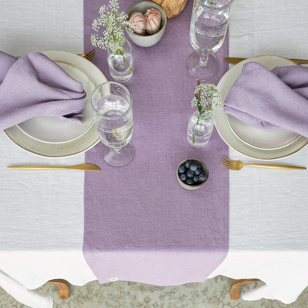 Give your table a touch of distinction and decoration with our light lilac linen table runner. Use the table runner on its own or combine it with a linen tablecloth, placemats or napkins.