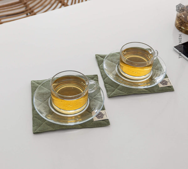 With our moss green linen placemat sets, you'll not only give your table or your daily tea time a distinctive charm, but also protect your table from bitterness and possible damage.