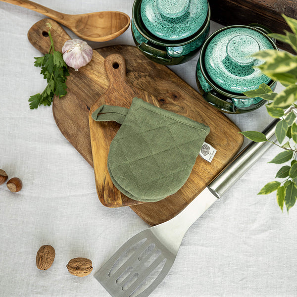 The linen oven mitt come in a variety of pastel and rich colours, which are a perfect match for our other home textiles.