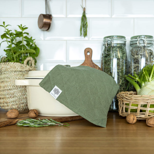 The linen pot holder come in a variety of pastel and rich colours, which are a perfect match for our other home textiles.