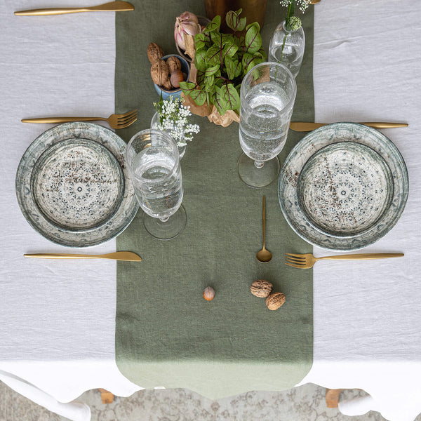 Give your table a touch of distinction and decoration with our moss green linen table runner. Use the table runner on its own or combine it with a linen tablecloth, placemats or napkins.