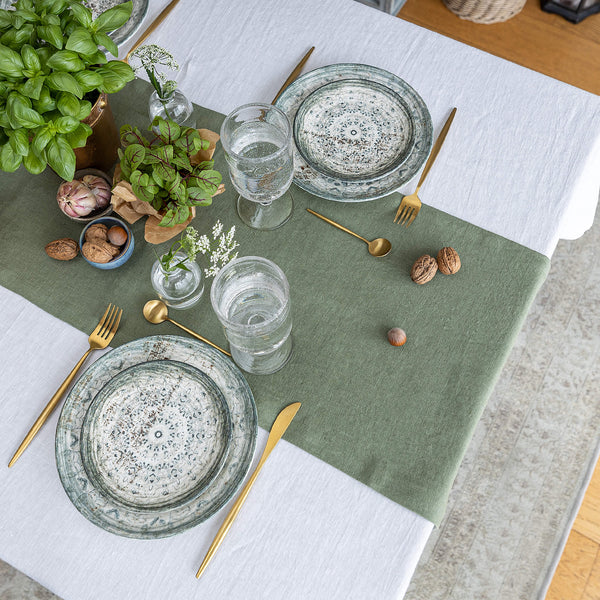 Give your table a touch of distinction and decoration with our moss green linen table runner. Use the table runner on its own or combine it with a linen tablecloth, placemats or napkins.