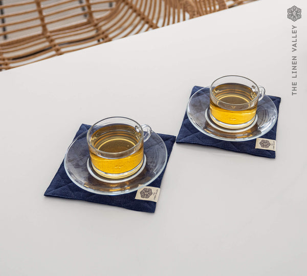With our navy blue linen placemat sets, you'll not only give your table or your daily tea time a distinctive charm, but also protect your table from bitterness and possible damage.
