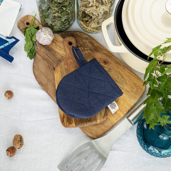 The linen oven mitt come in a variety of pastel and rich colours, which are a perfect match for our other home textiles.