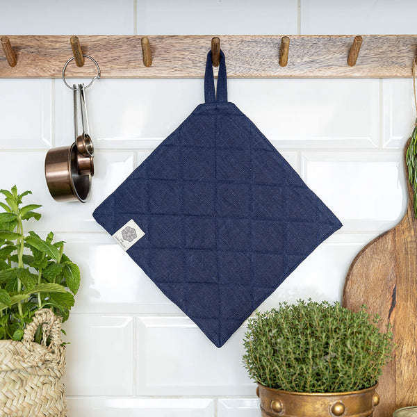 The linen pot holder come in a variety of pastel and rich colours, which are a perfect match for our other home textiles.