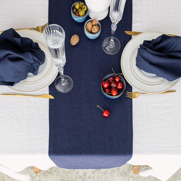 Give your table a touch of distinction and decoration with our navy blue linen table runner. Use the table runner on its own or combine it with a linen tablecloth, placemats or napkins.