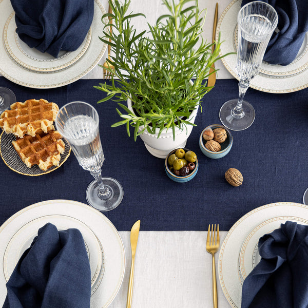 Give your table a touch of distinction and decoration with our navy blue linen table runner. Use the table runner on its own or combine it with a linen tablecloth, placemats or napkins.