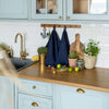 The navy blue tea towels made of natural linen are durable, making them the ideal companions for your daily culinary adventures.