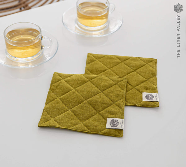 With our olive green linen placemat sets, you'll not only give your table or your daily tea time a distinctive charm, but also protect your table from bitterness and possible damage.