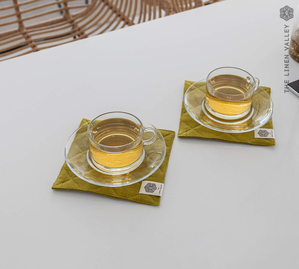 With our olive green linen placemat sets, you'll not only give your table or your daily tea time a distinctive charm, but also protect your table from bitterness and possible damage.
