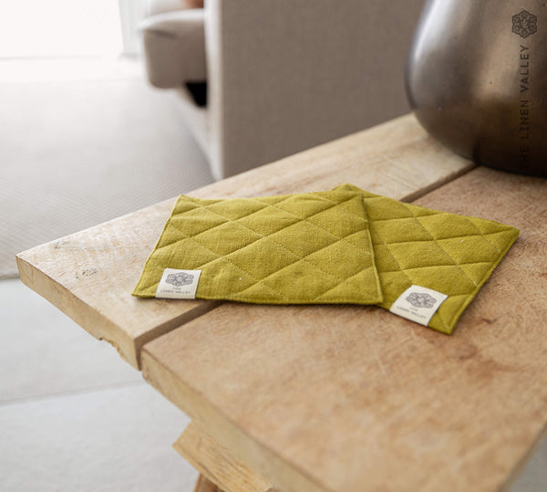 With our olive green linen placemat sets, you'll not only give your table or your daily tea time a distinctive charm, but also protect your table from bitterness and possible damage.