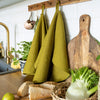 Olive green tea towels made of natural linen are durable, making them the ideal companions for your daily culinary adventures. Carefully crafted, our linen tea towels are not only practical but also add colour and sophistication to your kitchen.