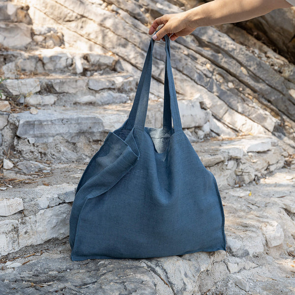 Ocean blue linen tote bags designed and made for long, comfortable and sustainable use. Whether you're going to the beach, planning a visit to the market, or taking your baked cake to friends, our linen bag is always perfect for you.