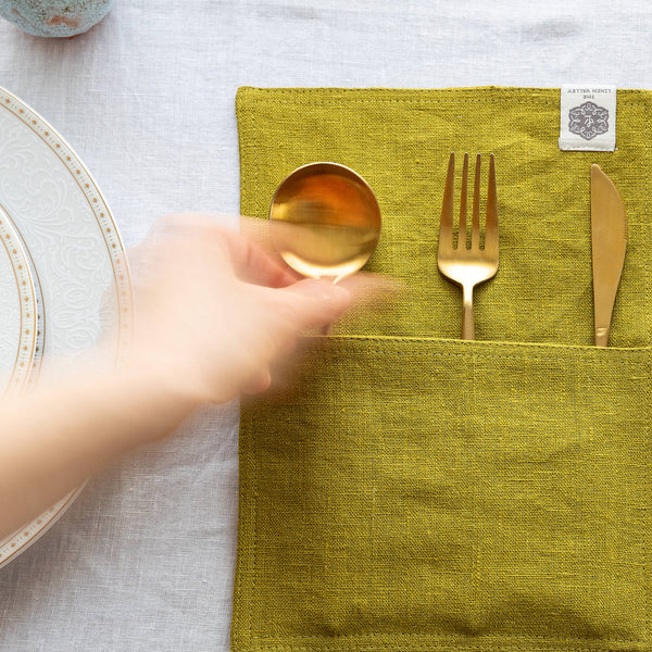 Olive Green linen cutlery holder will make your table setting look neat and tidy. Decorative cutlery pouch can be paired with table napkins or other table linens, mixed or matched.