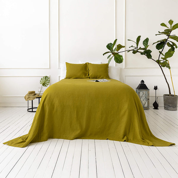 The olive green linen bedspread has been carefully designed to suit a wide range of interior styles and to blend perfectly in both classic and contemporary home spaces.Our linen bedspreads are extremely versatile, fitting into a wide range of interiors and complementing them perfectly, adding new colours and emotions.