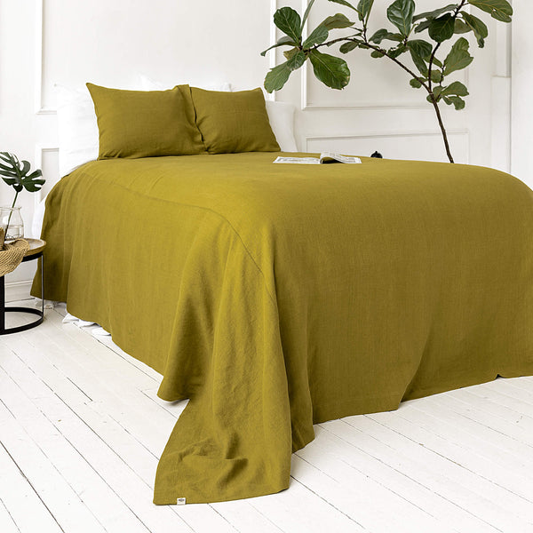 The olive green linen bedspread has been carefully designed to suit a wide range of interior styles and to blend perfectly in both classic and contemporary home spaces.Our linen bedspreads are extremely versatile, fitting into a wide range of interiors and complementing them perfectly, adding new colours and emotions.
