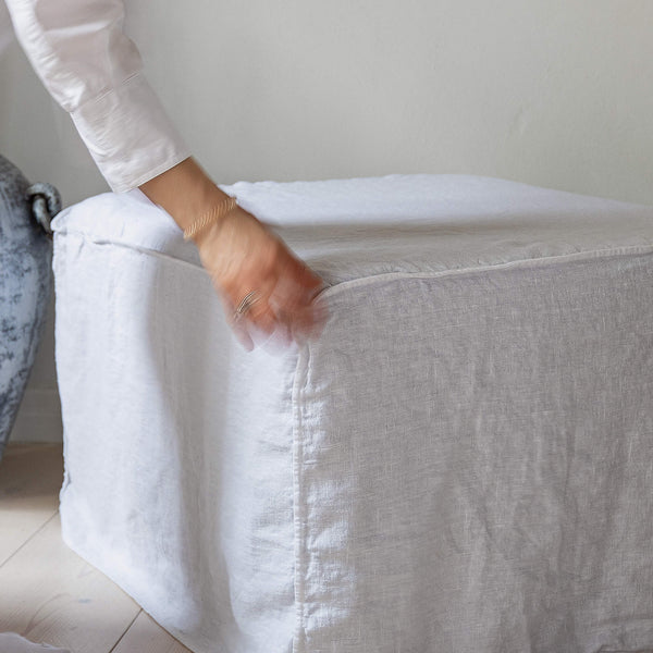 Introducing our new optical white linen ottoman cover – the ultimate solution for giving your ottoman a fresh look and upgrading your interior effortlessly.