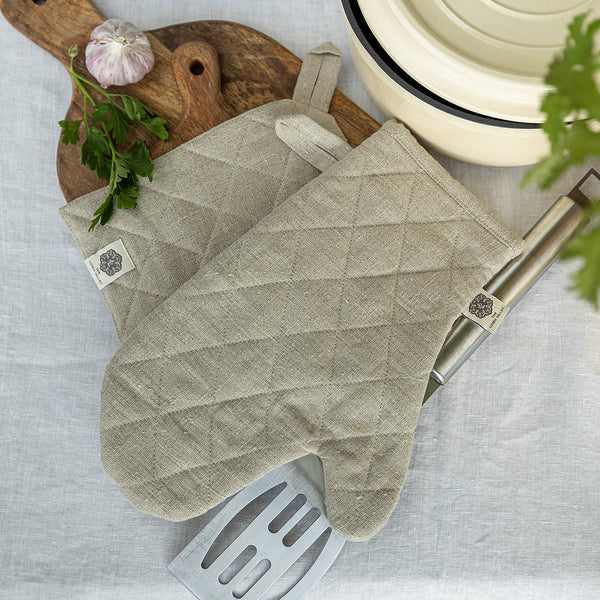 Crafted with care, these rustic unbleached linen oven mitten sets are the perfect companions for your culinary adventures.