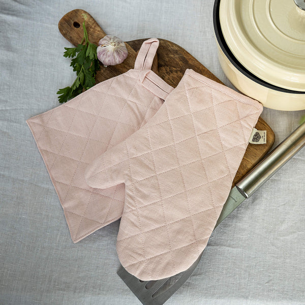 Crafted with care, these quartz rose linen oven mitten sets are the perfect companions for your culinary adventures.