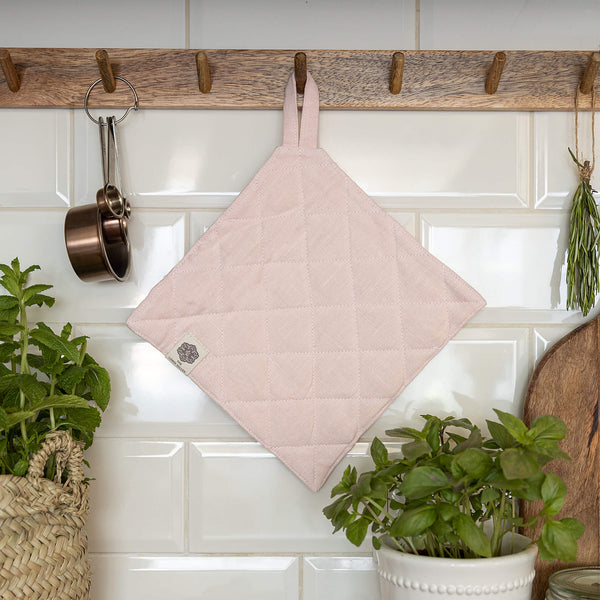 The linen pot holder come in a variety of pastel and rich colours, which are a perfect match for our other home textiles.