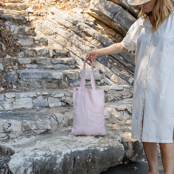 Quartz rose linen canvas bags designed and made for long, comfortable and sustainable use. Whether you're going to the beach, planning a visit to the organic market, or taking your baked cake to friends, our linen bag is always perfect for you.