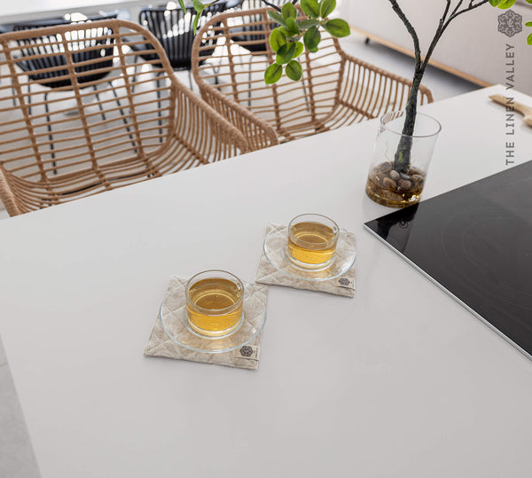 With our royal floral pattern linen placemat sets, you'll not only give your table or your daily tea time a distinctive charm, but also protect your table from bitterness and possible damage.