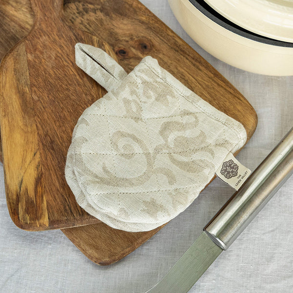 The linen oven mitt come in a variety of pastel and rich colours, which are a perfect match for our other home textiles.